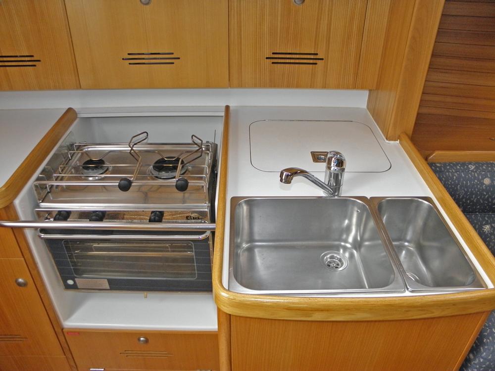 Saloon, Accommodation